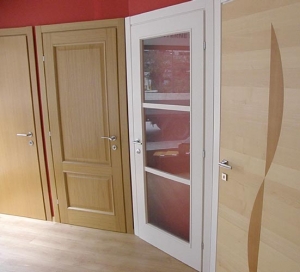 PORTA DALIA IN ROVERE E PORTA ROMA LACCATA BIANCA